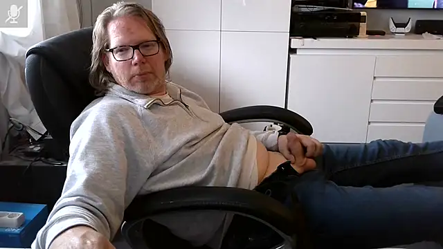 Snapshot of VSteph chatting on 06/12/26, 04:16 VSteph online show from 06/12/26, 04:16