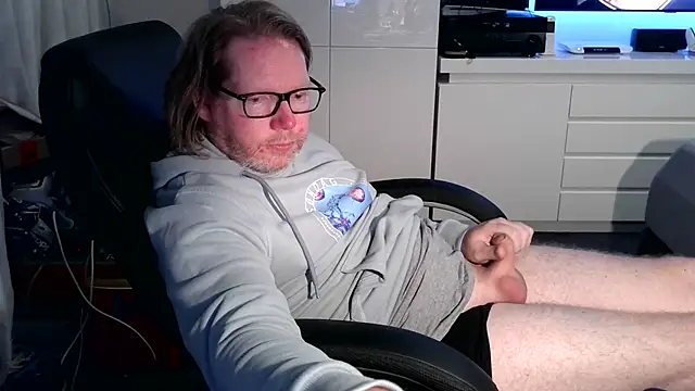 Snapshot of VSteph chatting on 10/04/25, 01:07 VSteph online show from 10/04/25, 01:07