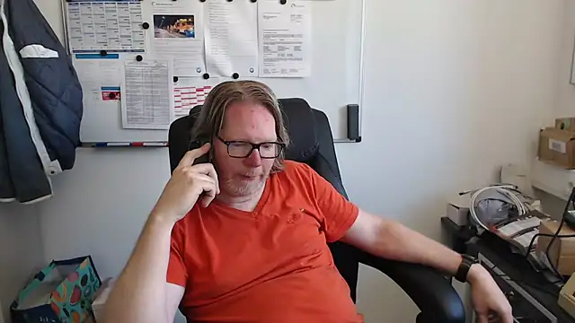 Snapshot of VSteph chatting on 06/19/26, 01:28 VSteph online show from 06/19/26, 01:28