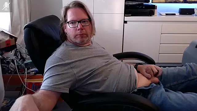 Snapshot of VSteph chatting on 09/16/25, 04:52 VSteph online show from 09/16/25, 04:52