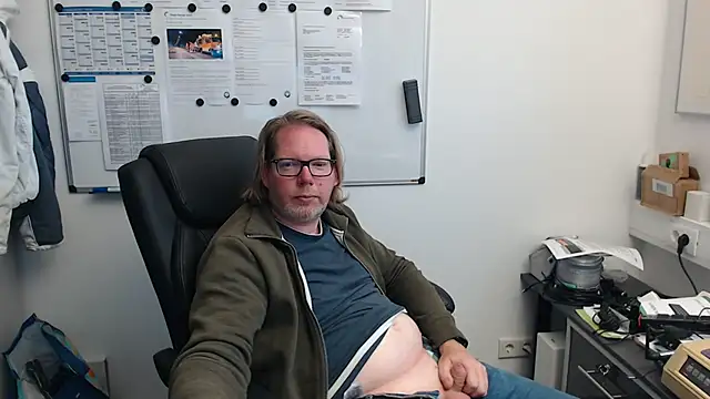 Snapshot of VSteph chatting on 09/24/25, 12:11 VSteph online show from 09/24/25, 12:11