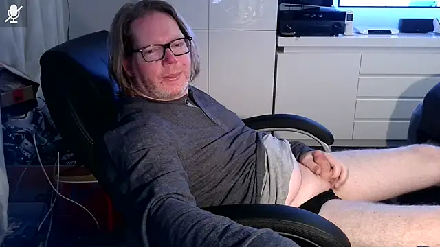 Snapshot of VSteph chatting on 10/06/25, 07:03 VSteph online show from 10/06/25, 07:03
