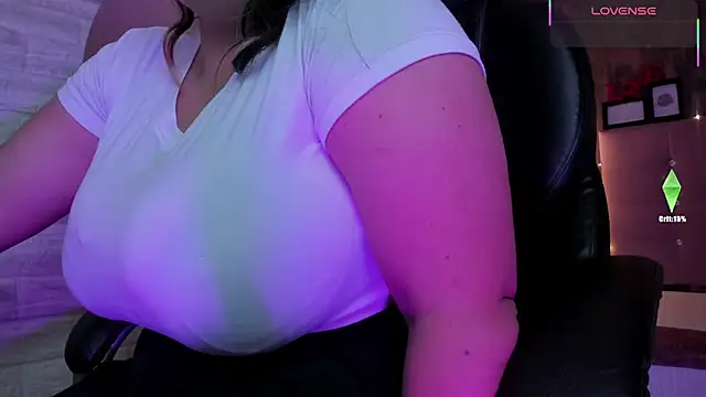 Snapshot of alice__tylor chatting on 02/13/26, 12:27 alice tylor online show from 02/13/26, 12:27