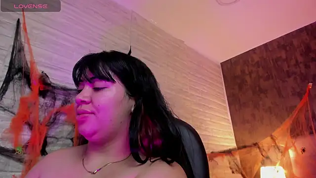 Snapshot of alice__tylor chatting on 10/25/25, 09:52 alice tylor online show from 10/25/25, 09:52