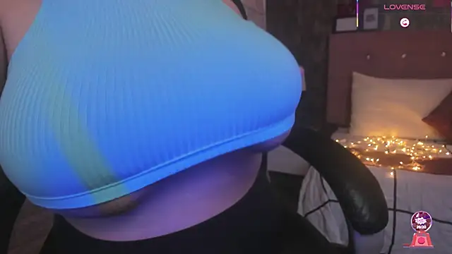 Snapshot of alice__tylor chatting on 01/18/26, 12:08 alice tylor online show from 01/18/26, 12:08