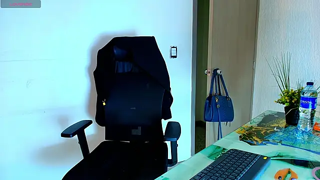 Zuzana21 online show from 11/27/25, 01:00