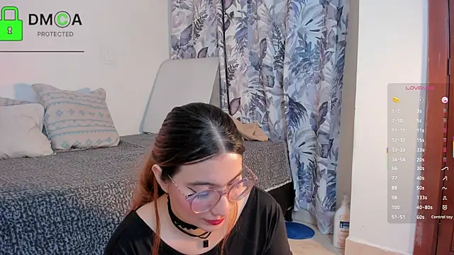 Snapshot of kathryn07 chatting on 06/30/26, 02:33 kathryn07 online show from 06/30/26, 02:33
