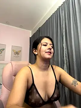 Snapshot of liss_black chatting on 10/06/25, 04:02 liss black online show from 10/06/25, 04:02