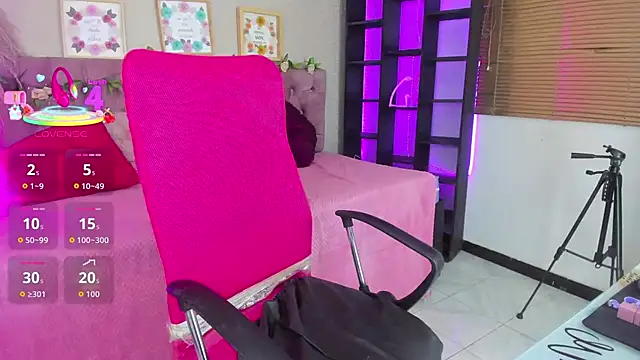 Lia Keen online show from 10/27/25, 08:21