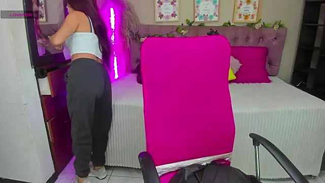 Lia Keen online show from 11/22/25, 12:59