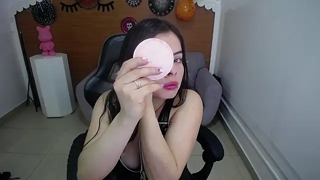 Chinatsu t online show from 10/24/25, 12:48