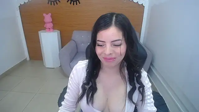 Chinatsu t online show from 12/20/25, 12:52