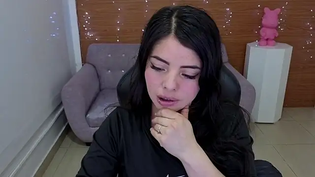 Chinatsu t online show from 02/12/26, 12:49