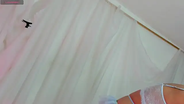 Snapshot of Itsme_Daniela chatting on 12/20/25, 04:43 Itsme Daniela online show from 12/20/25, 04:43