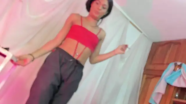 Snapshot of Itsme_Daniela chatting on 04/27/26, 03:43 Itsme Daniela online show from 04/27/26, 03:43