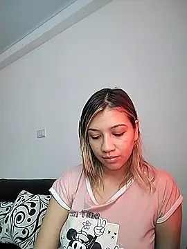 Snapshot of nina_carther chatting on 03/19/25, 01:29 nina carther online show from 03/19/25, 01:29