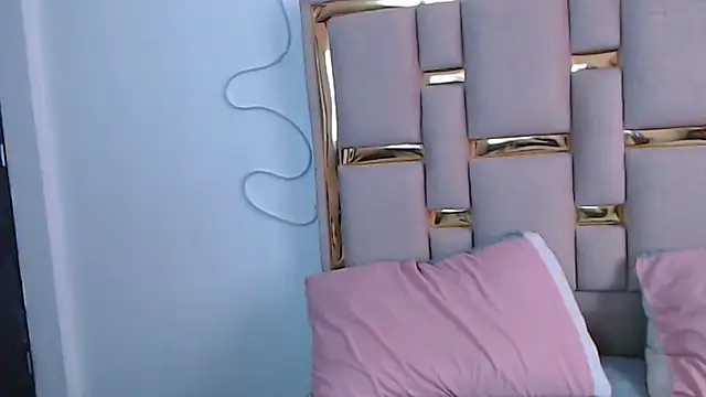 Snapshot of nina_carther chatting on 10/11/25, 12:39 nina carther online show from 10/11/25, 12:39