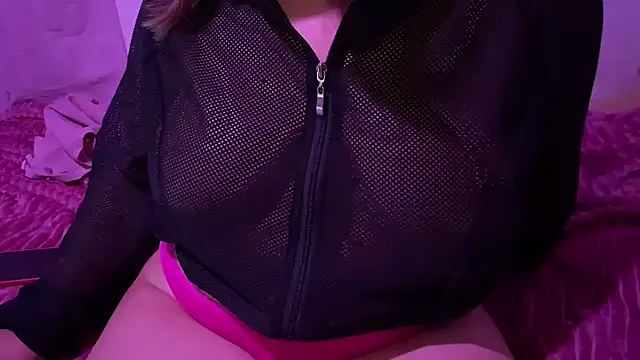 Snapshot of hannahcdmx chatting on 10/12/25, 04:03 hannahcdmx online show from 10/12/25, 04:03