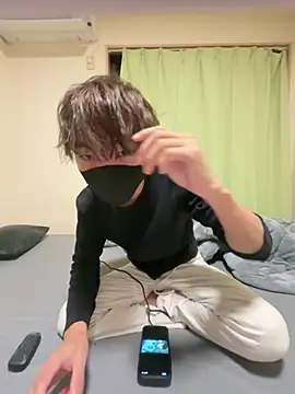 Snapshot of UKI06 chatting on 01/16/26, 01:15 UKI06 online show from 01/16/26, 01:15