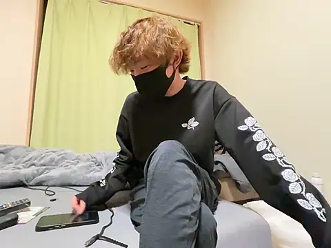 Snapshot of UKI06 chatting on 12/22/25, 03:23 UKI06 online show from 12/22/25, 03:23