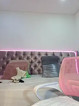 Snapshot of Anal_Luucia chatting on 10/23/25, 12:37 Anal Luucia online show from 10/23/25, 12:37