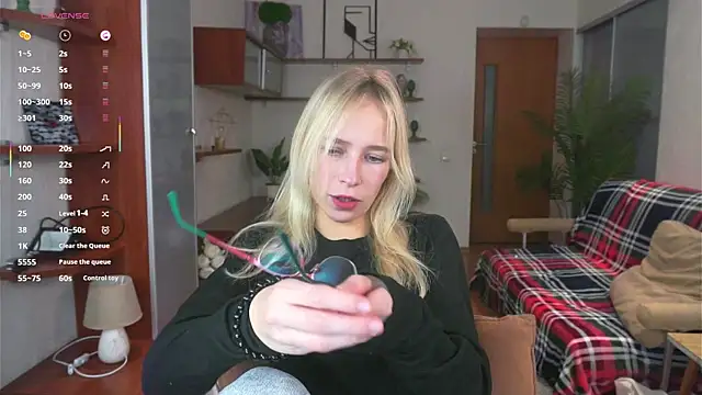 LynetBurby online show from 10/24/25, 04:28