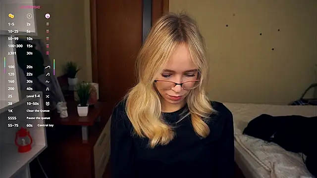 LynetBurby online show from 10/22/25, 03:22