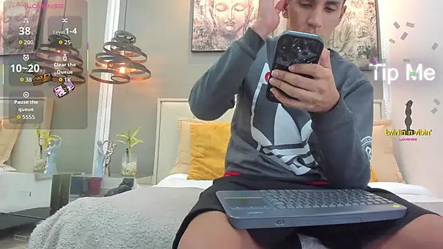 kieran derek online show from 11/18/25, 03:32