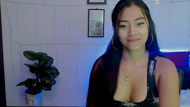 Snapshot of NatalyEscobar_lx chatting on 04/21/26, 02:12 NatalyEscobar lx online show from 04/21/26, 02:12