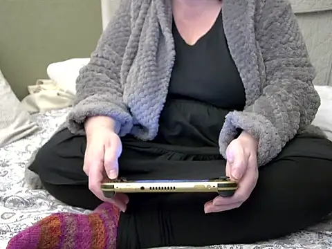 Snapshot of MarthaBriest chatting on 10/28/25, 04:24 MarthaBriest online show from 10/28/25, 04:24