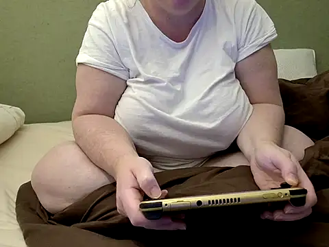 Snapshot of MarthaBriest chatting on 10/04/25, 10:00 MarthaBriest online show from 10/04/25, 10:00