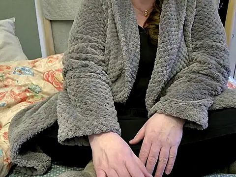 Snapshot of MarthaBriest chatting on 02/10/26, 07:51 MarthaBriest online show from 02/10/26, 07:51