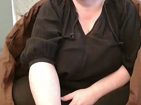 Snapshot of MarthaBriest chatting on 03/04/25, 10:24 MarthaBriest online show from 03/04/25, 10:24