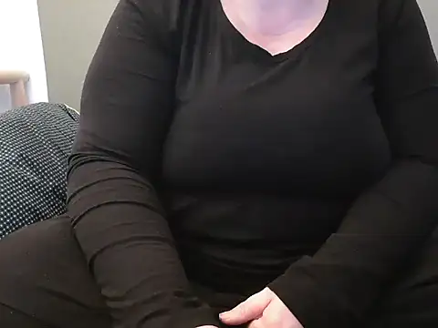 Snapshot of MarthaBriest chatting on 03/18/25, 03:55 MarthaBriest online show from 03/18/25, 03:55