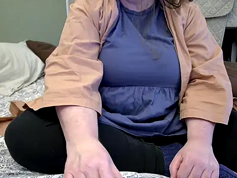 Snapshot of MarthaBriest chatting on 05/04/26, 06:49 MarthaBriest online show from 05/04/26, 06:49