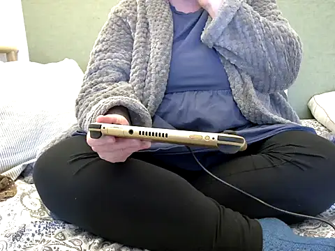 Snapshot of MarthaBriest chatting on 11/15/25, 08:51 MarthaBriest online show from 11/15/25, 08:51