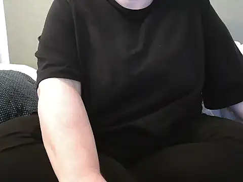 Snapshot of MarthaBriest chatting on 02/19/25, 02:33 MarthaBriest online show from 02/19/25, 02:33