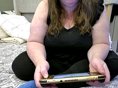 Snapshot of MarthaBriest chatting on 11/06/25, 06:50 MarthaBriest online show from 11/06/25, 06:50