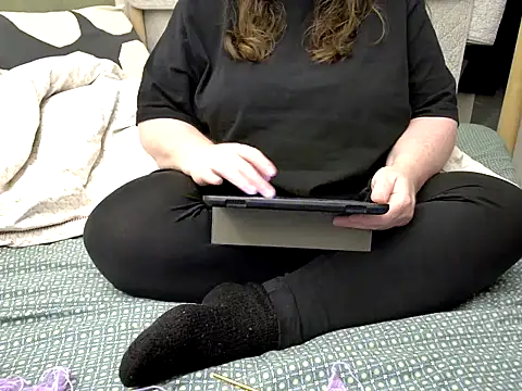 Snapshot of MarthaBriest chatting on 12/19/25, 04:27 MarthaBriest online show from 12/19/25, 04:27