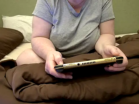 Snapshot of MarthaBriest chatting on 03/25/26, 02:12 MarthaBriest online show from 03/25/26, 02:12