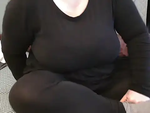 Snapshot of MarthaBriest chatting on 03/04/25, 06:37 MarthaBriest online show from 03/04/25, 06:37