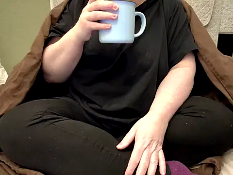 Snapshot of MarthaBriest chatting on 04/03/26, 04:08 MarthaBriest online show from 04/03/26, 04:08