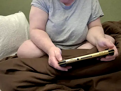 Snapshot of MarthaBriest chatting on 03/28/26, 02:45 MarthaBriest online show from 03/28/26, 02:45