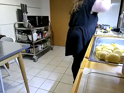 Snapshot of MarthaBriest chatting on 11/27/25, 06:47 MarthaBriest online show from 11/27/25, 06:47