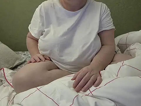 Snapshot of MarthaBriest chatting on 10/23/25, 03:16 MarthaBriest online show from 10/23/25, 03:16