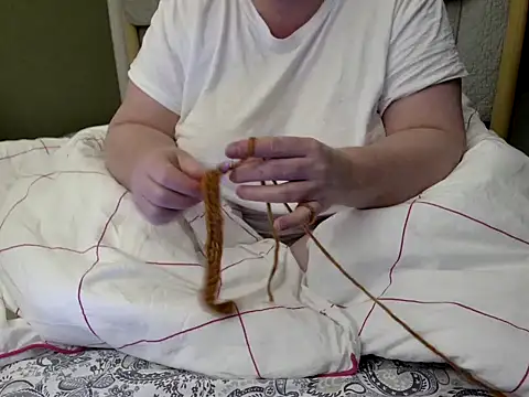 Snapshot of MarthaBriest chatting on 10/22/25, 02:22 MarthaBriest online show from 10/22/25, 02:22