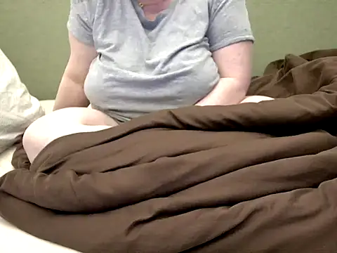 Snapshot of MarthaBriest chatting on 04/21/26, 08:04 MarthaBriest online show from 04/21/26, 08:04
