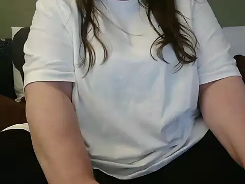 Snapshot of MarthaBriest chatting on 03/07/25, 12:23 MarthaBriest online show from 03/07/25, 12:23