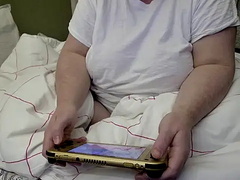 Snapshot of MarthaBriest chatting on 11/03/25, 03:56 MarthaBriest online show from 11/03/25, 03:56