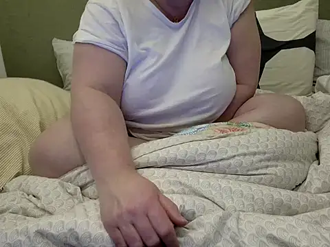 Snapshot of MarthaBriest chatting on 02/15/26, 09:14 MarthaBriest online show from 02/15/26, 09:14